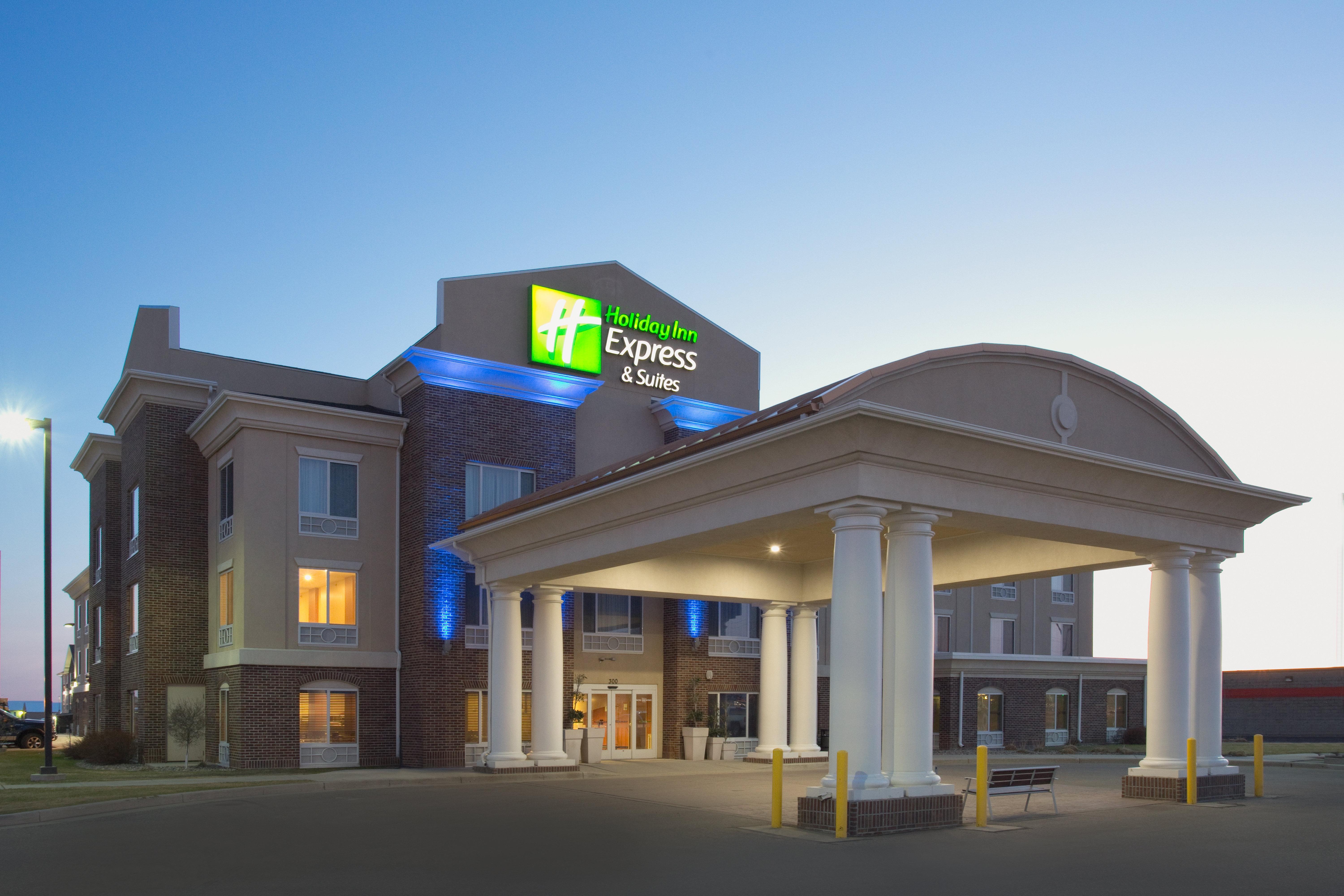 Holiday Inn Express Hotel & Suites Minot South, An Ihg Hotel Exterior foto